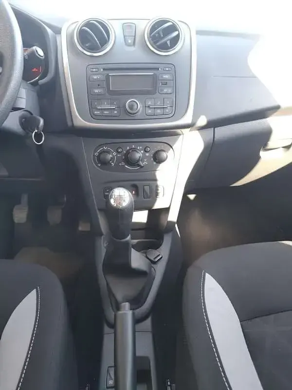 Usado Dacia Sandero Stepway 90 CV (66 kW) 2016 Azul Utilitario