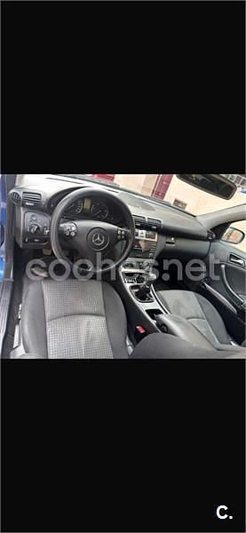 Usado Mercedes C200 122 CV (89 kW) 2004 Azul Berlina