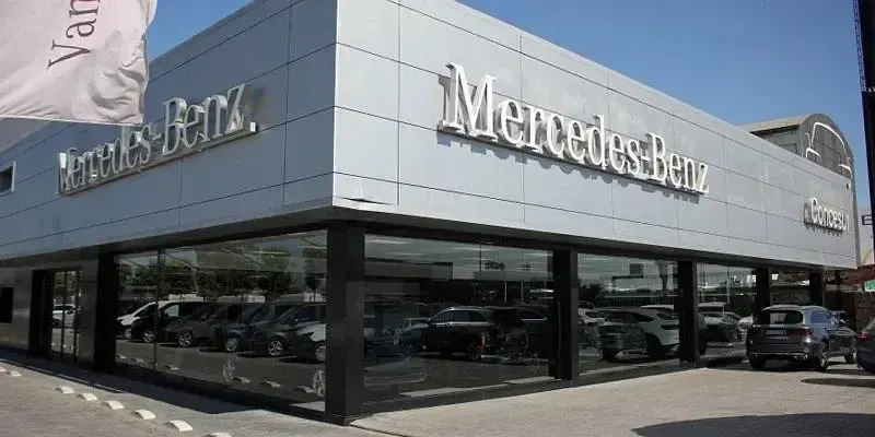 Usado Mercedes E300 313 CV (230 kW) 2025 Negro Familiar