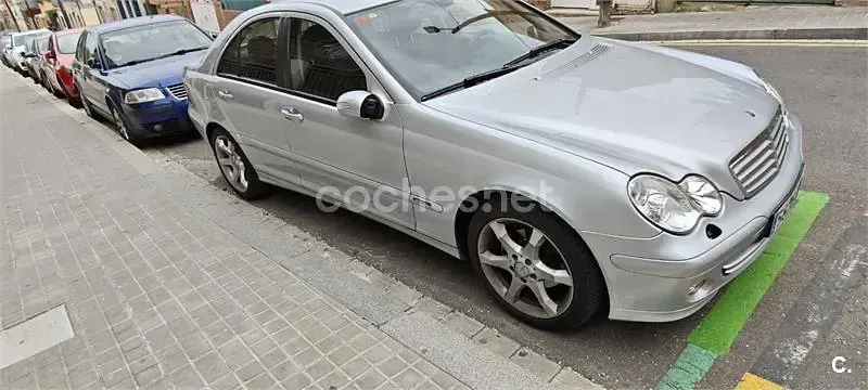 Usado Mercedes C200 Sport Edition 122 CV (89 kW) 2005 Gris / plata Berlina