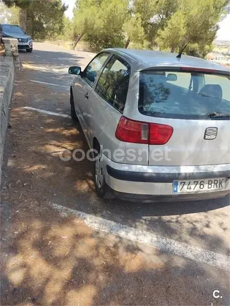 Usado Seat Ibiza Stella 68 CV (50 kW) 2001 Gris / plata Utilitario