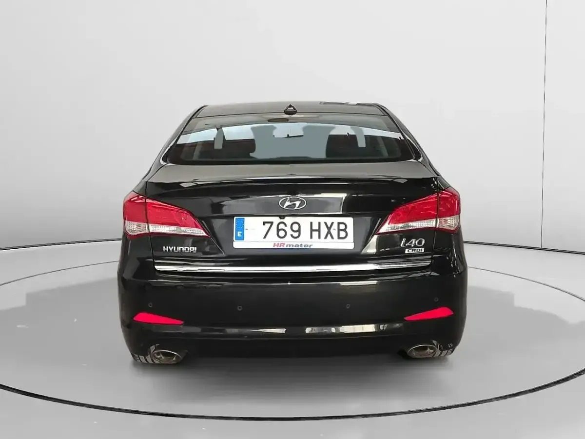 Usado Hyundai i40 136 CV (100 kW) 2014 Negro Berlina