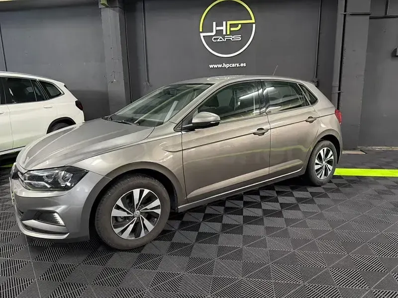 Usado VW Polo Advance 95 CV (69 kW) 2019 Gris / plata Utilitario