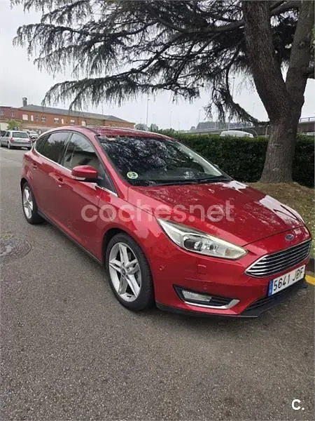 Usado Ford Focus Titanium 115 CV (84 kW) 2014 Rojo Berlina