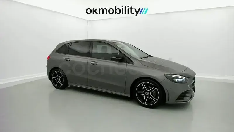 Usado Mercedes B200 150 CV (110 kW) 2022 Gris / plata Utilitario