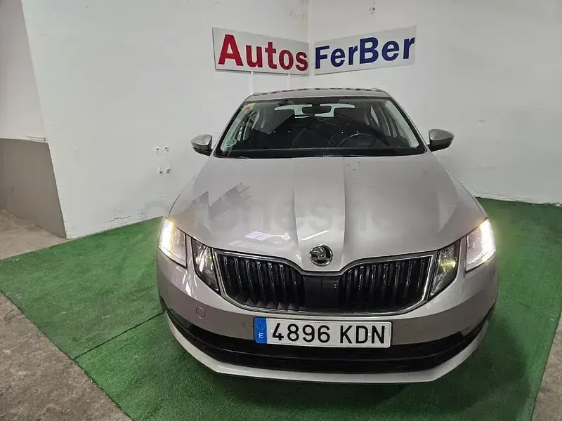 Usado Skoda Octavia 115 CV (84 kW) 2018 Beige Berlina