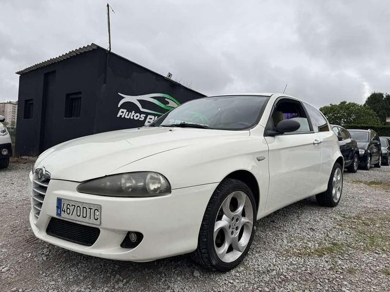 Usado Alfa Romeo 147 Distinctive 105 CV (77 kW) 2005 Blanco Utilitario