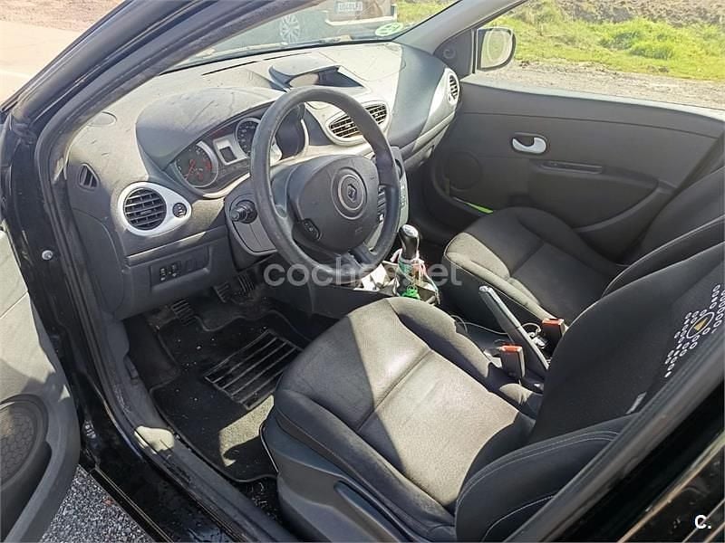 Usado Renault Clio IV Business 75 CV (55 kW) 2012 Negro Berlina