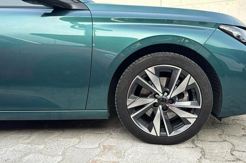 Usado Peugeot 308 SW Allure 131 CV (96 kW) 2022 Verde Familiar