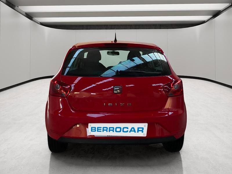 Usado Seat Ibiza Reference 90 CV (66 kW) 2013 Rojo