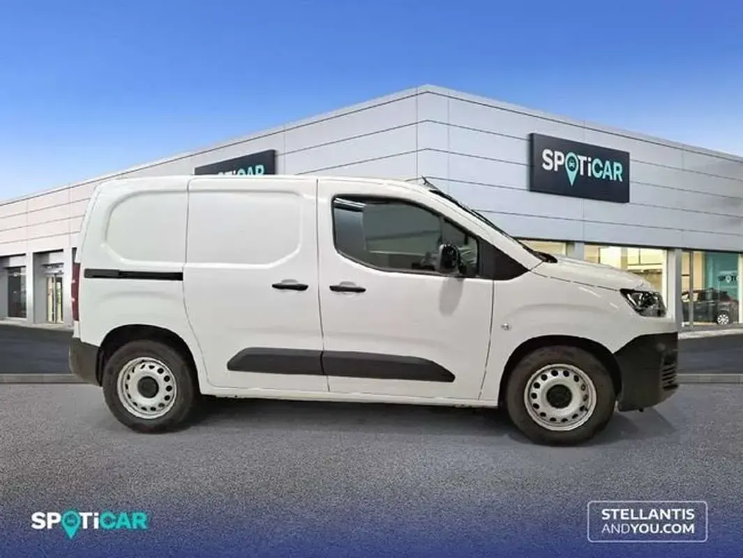 Usado Citroën Berlingo 100 kW (136 CV) 2024 Blanco Monovolumen