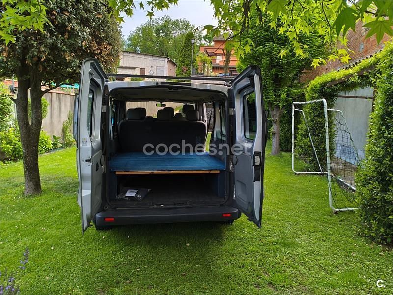 Usado Renault Trafic LIMITED 120 CV (88 kW) 2019 Gris / plata Monovolumen