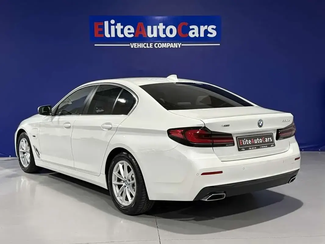 Usado BMW 530e Luxury Line 292 CV (214 kW) 2023 Blanco Berlina