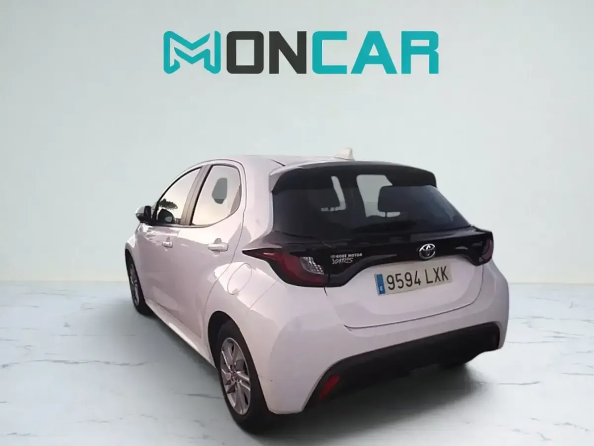 Usado Toyota Yaris Business Edition 116 CV (85 kW) 2021 Blanco Utilitario