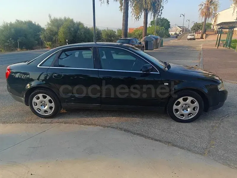 Usado Audi A4 150 CV (110 kW) 2004 Gris / plata Berlina