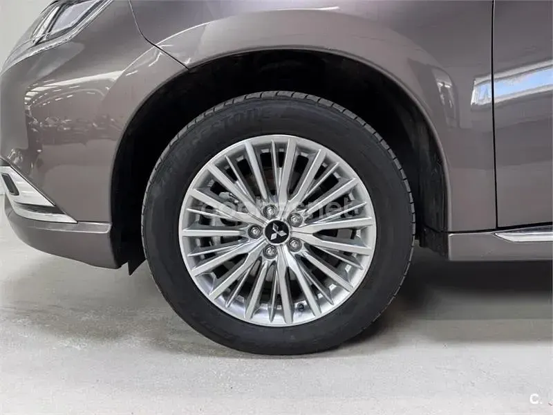 Usado Mitsubishi Outlander P-HEV Motion 224 CV (164 kW) 2020 Marrón SUV