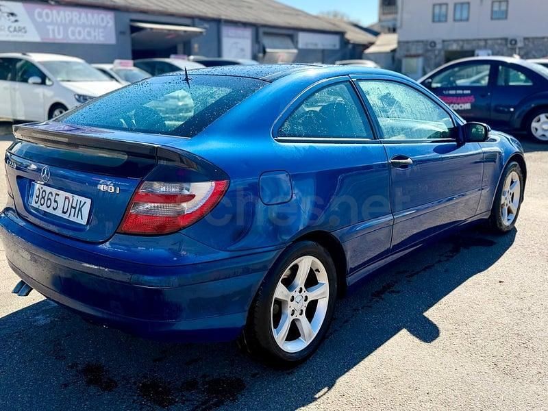 Usado Mercedes C220 150 CV (110 kW) 2005 Azul Berlina