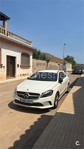 Usado Mercedes A180 122 CV (89 kW) 2018 Blanco Berlina
