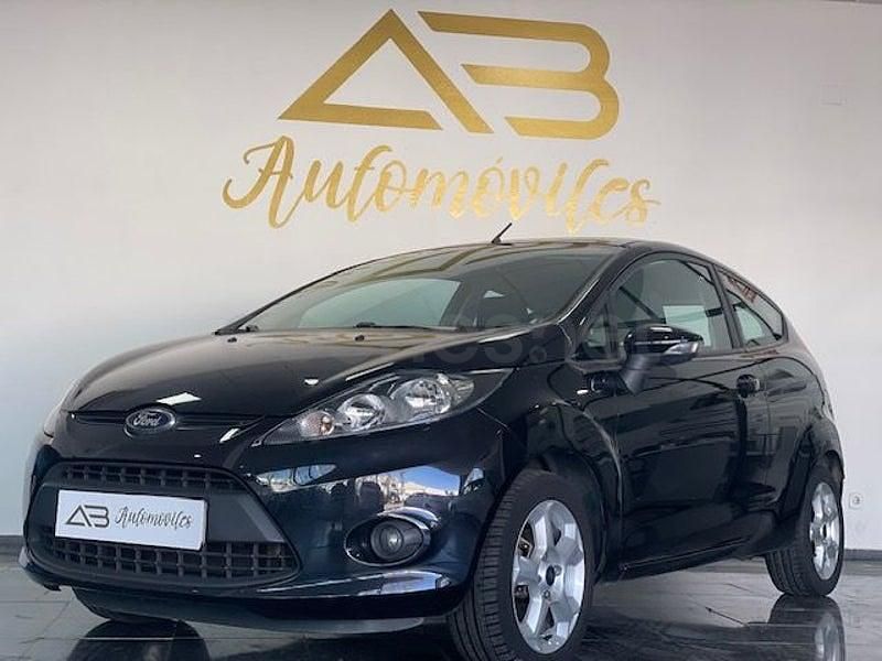 Usado Ford Fiesta Trend 82 CV (60 kW) 2010 Negro Utilitario