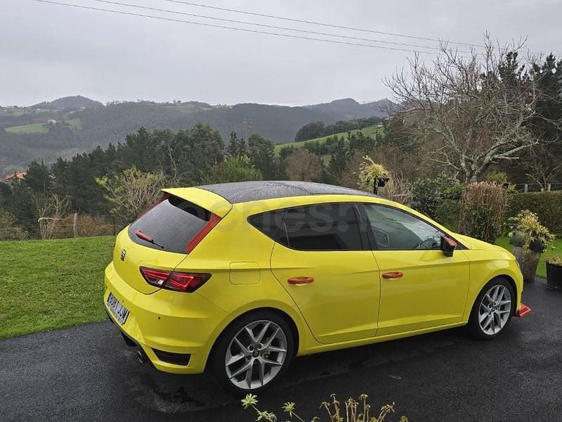 Usado Seat Leon FR 184 CV (135 kW) 2015 Amarillo Berlina