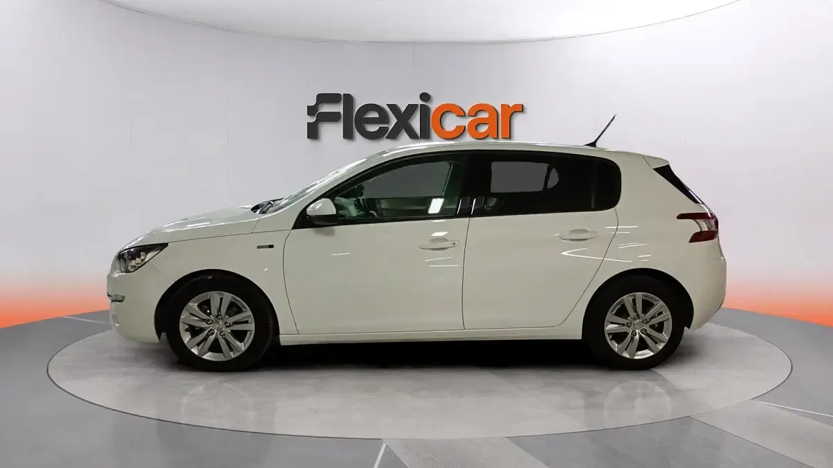 Usado Peugeot 308 Active 99 CV (72 kW) 2017 Blanco Berlina