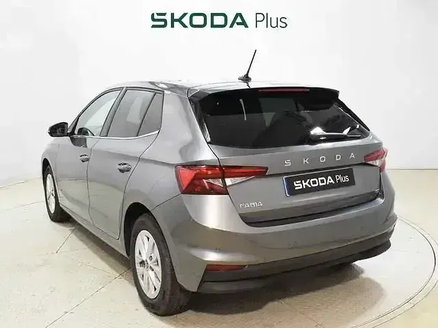 Usado Skoda Fabia Selection 115 CV (84 kW) 2025 Gris Berlina