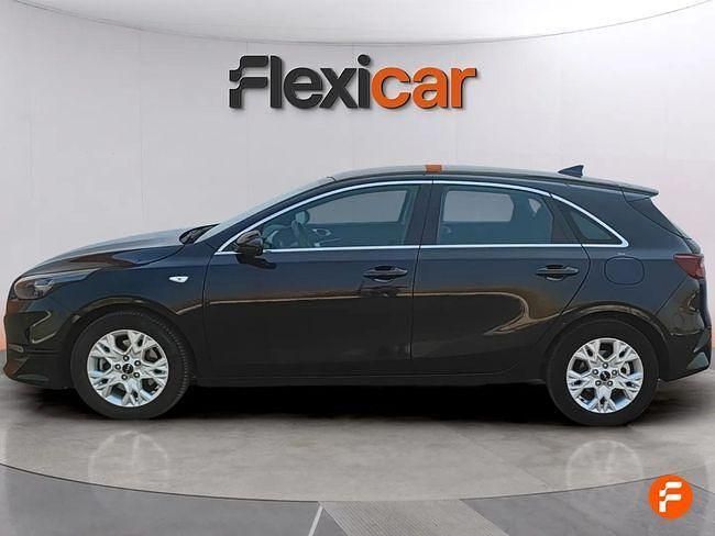 Usado Kia Ceed 136 CV (100 kW) 2023 Negro Utilitario