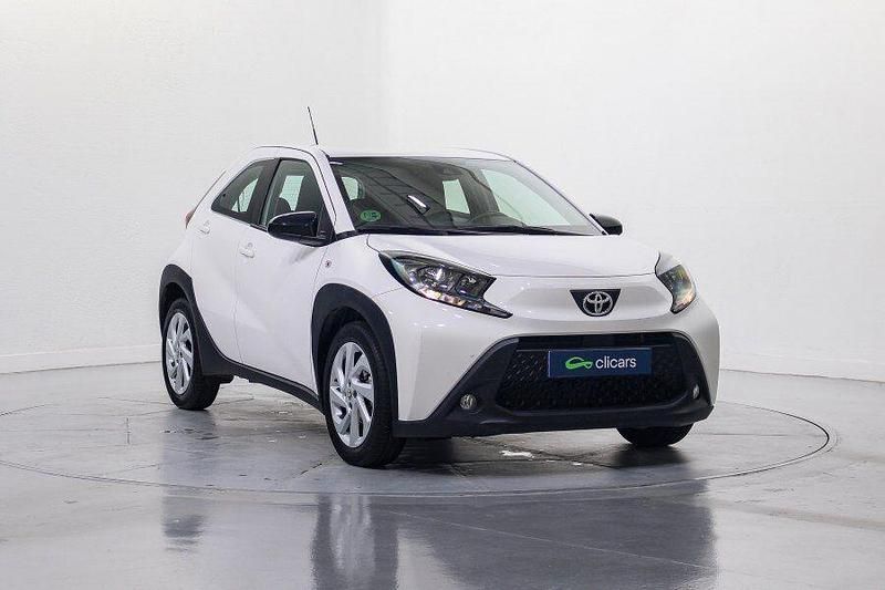Usado Toyota Aygo X Play 72 CV (52 kW) 2022 Blanco SUV