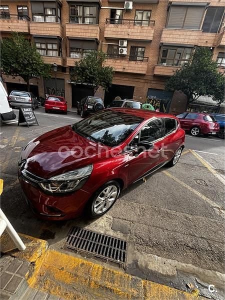 Usado Renault Clio IV LIMITED 76 CV (55 kW) 2019 Granate Berlina