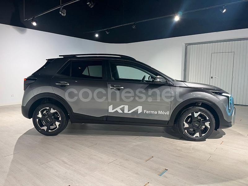 Nuevo Kia Stonic 115 CV (84 kW) 2025 Gris / plata SUV
