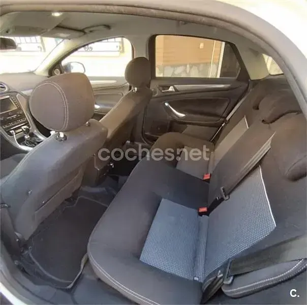 Usado Ford Mondeo Titanium 140 CV (102 kW) 2015 Blanco Berlina