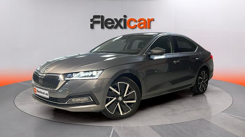 Usado Skoda Octavia Ambition 204 CV (150 kW) 2022 Gris Berlina