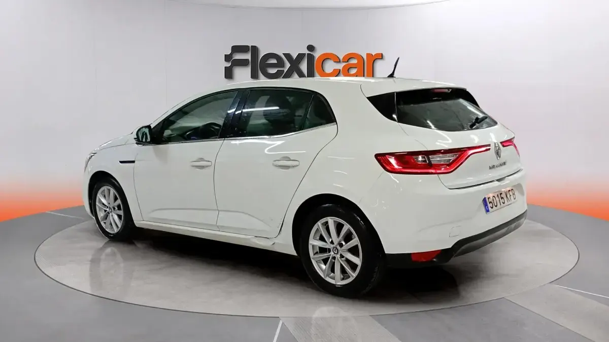 Usado Renault Mégane IV Zen 132 CV (97 kW) 2017 Blanco Berlina