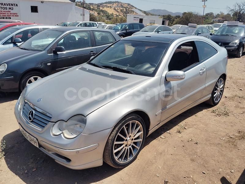 Gris / plata Usado 2005 Mercedes C220 Sport Edition Berlina | 3850 € (Buen precio) - Imagen 1/4