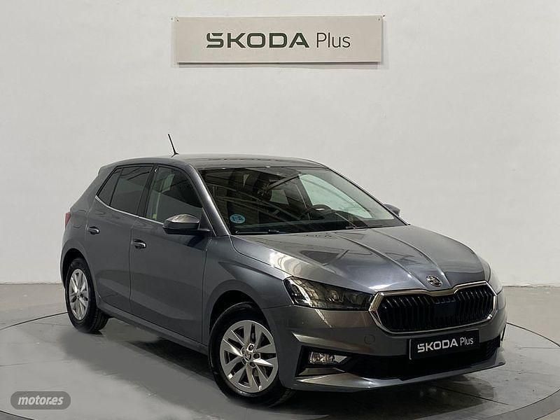 Gris / plateado Usado 2024 Skoda Fabia Selection Utilitario | 15.750 € (Super precio) - Imagen 1/4