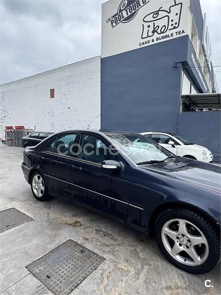 Usado Mercedes C220 Avantgarde 143 CV (105 kW) 2001 Azul Berlina