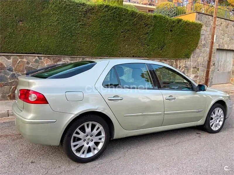 Usado Renault Laguna II Privilege 120 CV (88 kW) 2005 Verde Berlina