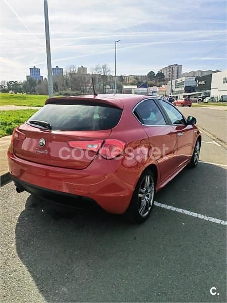Usado Alfa Romeo Giulietta Progression 105 CV (77 kW) 2014 Rojo Utilitario