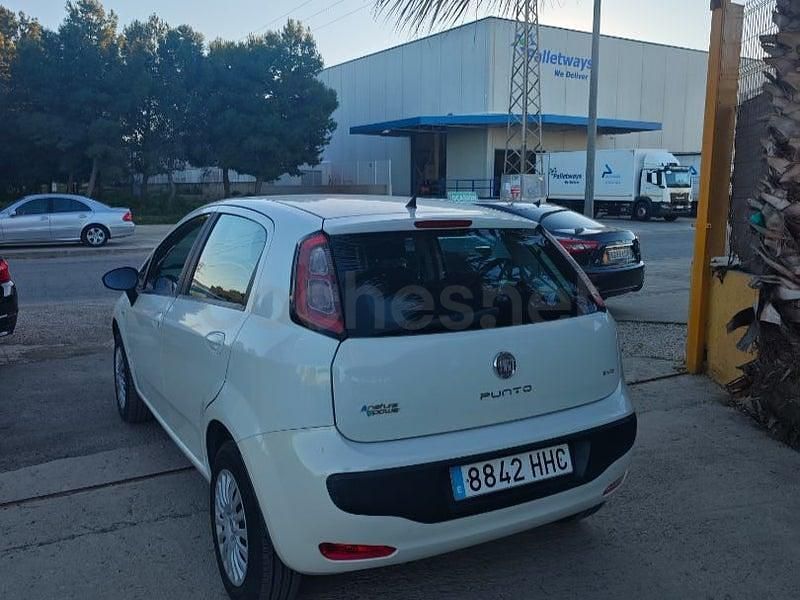 Usado Fiat Punto Lounge 77 CV (56 kW) 2012 Blanco Berlina