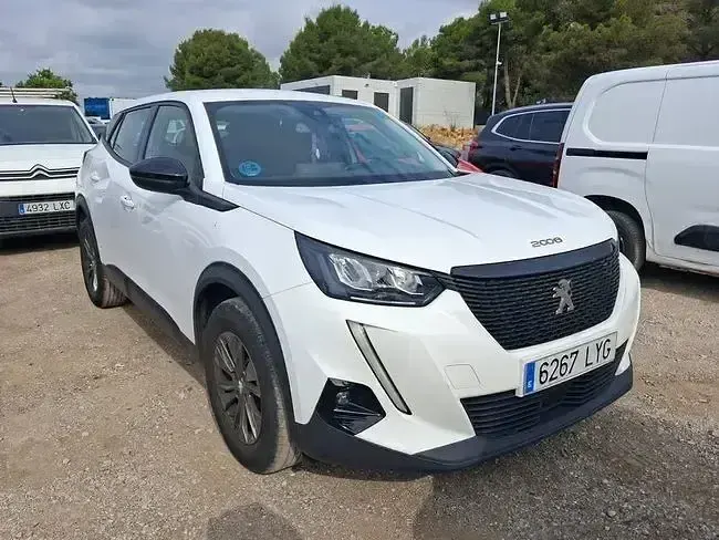 Usado Peugeot 2008 Active 110 CV (80 kW) 2022 Blanco SUV