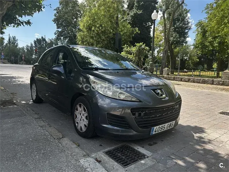 Usado Peugeot 207 70 CV (51 kW) 2010 Gris / plata Berlina