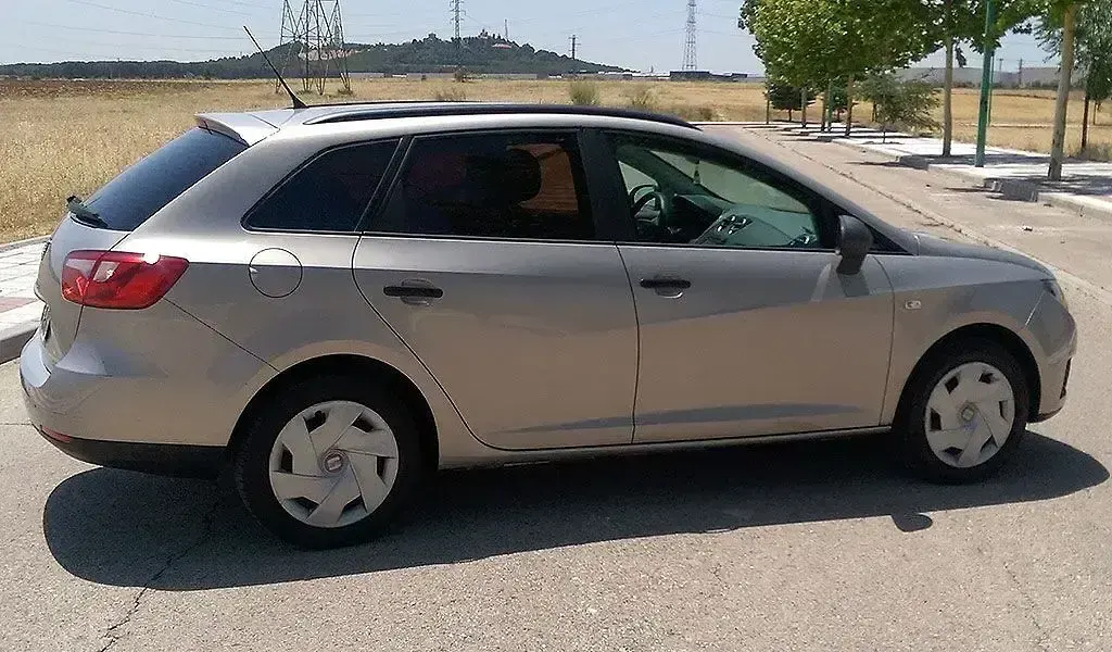 Usado Seat Ibiza ST Reference 90 CV (66 kW) 2012 Beige Familiar