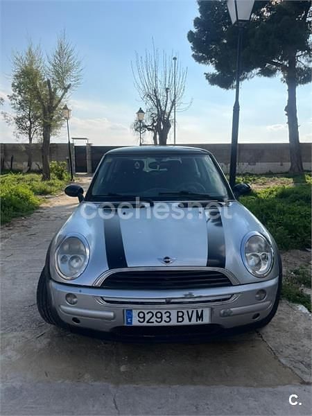 Usado Mini ONE 90 CV (66 kW) 2002 Gris / plata Utilitario