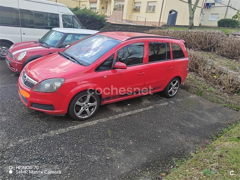Usado Opel Zafira Enjoy 150 CV (110 kW) 2005 Rojo Monovolumen