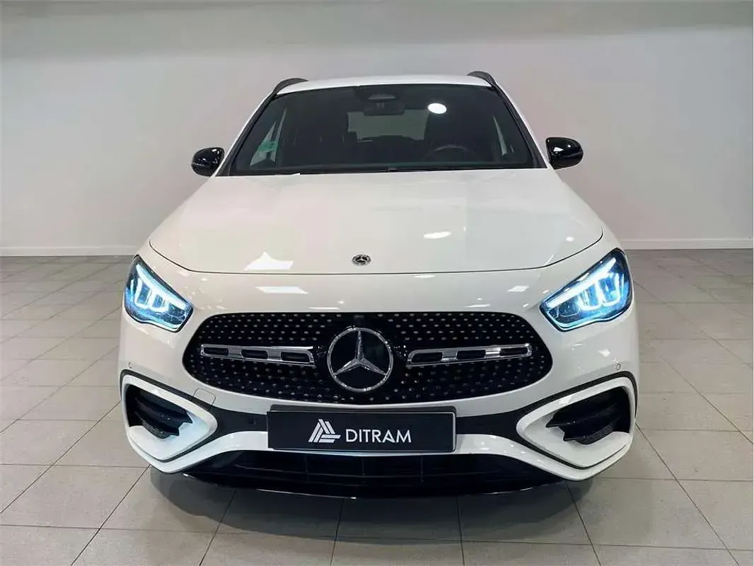 Usado Mercedes GLA200 150 CV (110 kW) 2024 SUV