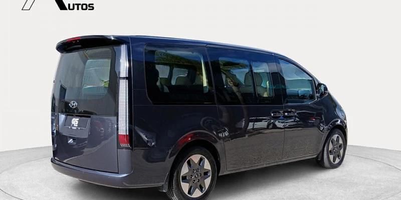 Usado Hyundai Staria 177 CV (130 kW) 2023 Gris Monovolumen