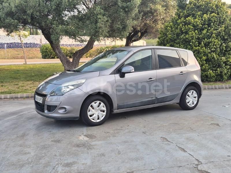 Usado Renault Scénic III 85 CV (62 kW) 2009 Beige Monovolumen