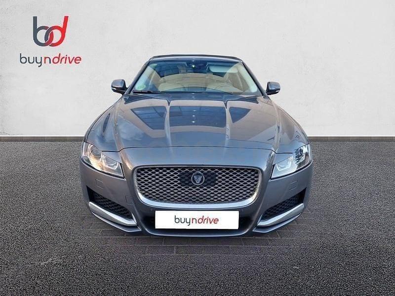 Usado Jaguar XF Prestige 300 CV (220 kW) 2016 Gris / plata Berlina