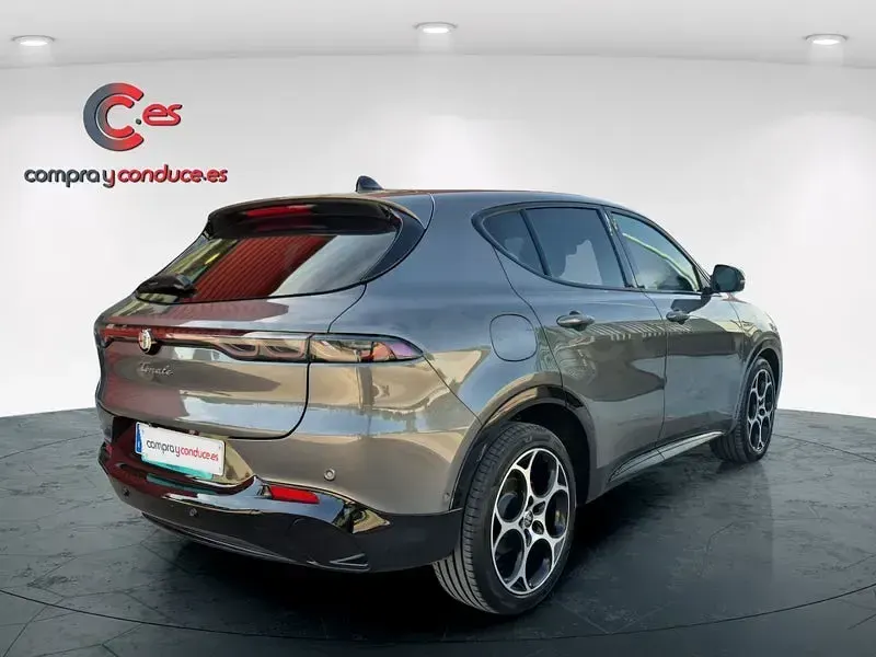 Usado Alfa Romeo Tonale Veloce 130 CV (95 kW) 2024 Gris / plata SUV
