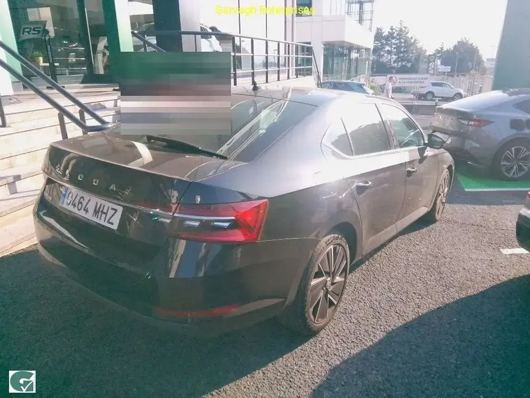 Usado Skoda Superb Style 150 CV (110 kW) 2023 Negro Berlina
